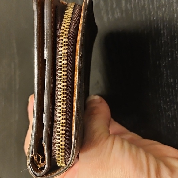 Authentic Louis Vuitton Compact Zippy Wallet - Picture 10 of 12